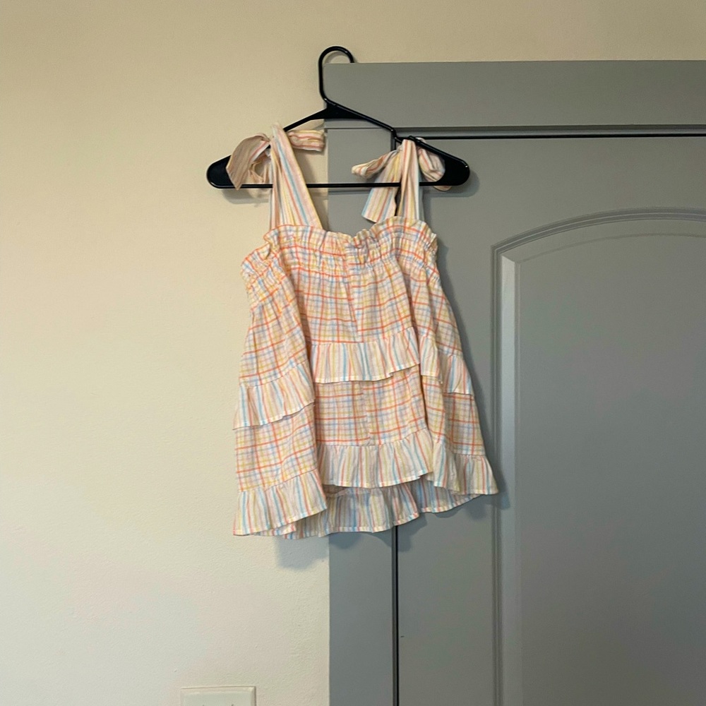 Brand Nee Entro baby doll bow sleeve top!